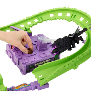 Hot Wheels Racerverse Minecraft Pist Seti Ve Metal Elmas Zırhlı Steve - Image 3 of 6