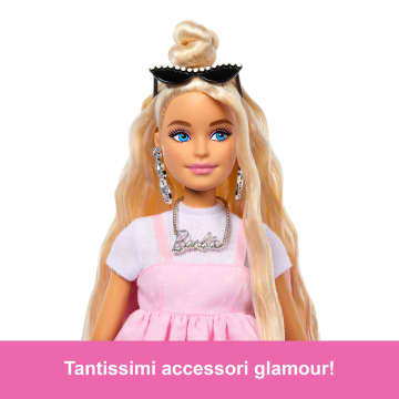 Barbie Deluxe Style Bambola N. 3 Con Abito Barbiecore Rosa Pastello Con Fiocco Oversize E Capelli Biondi - Image 4 of 6