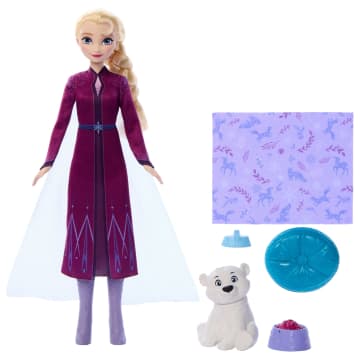 Muñeca De Moda De Elsa Y Figura De Osito Polar De Disney Frozen Con 4 Accesorios De Cuidado - Imagen 5 de 6