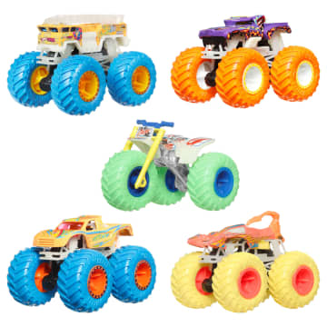 Hot Wheels Monster Trucks, Karanlıkta Parlayan, 1:64 Ölçekli, Metal Oyuncak Araç (Stiller Çeşitlilik Gösterebilir) - Image 1 of 6