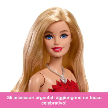 Barbie Mattel 80 Anniversario, Celebrazione in Rosso Rubino, Bambola Alla Moda Che Indossa Un Abito Rosso Con Accessori - Image 4 of 6
