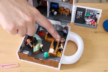 Polly Pocket Ve The Office Mini Oyun Seti, 6 Karakter Figürü Ve 9 Aksesuar, Koleksiyona Uygun Partnership Oyuncağı - Imagen 4 de 6