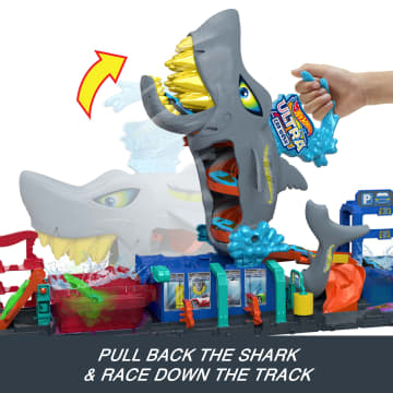 Hot Wheels City Ultra Shark Car Wash With Color Reveal Toy Car Featured in “Let's Race” - Image 4 of 6