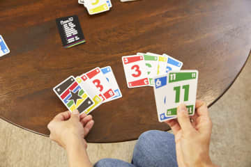 Mattel Games - Phase 10 - Jeu De Cartes Famille - 7 Ans Et + - Imagen 5 de 6