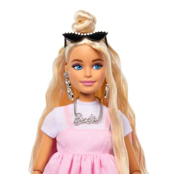 Barbie Luxe Stijl Pop Nr. 3 in Pastelroze Barbiecore Jurk Met Oversized Strik, Blond Haar - Image 3 of 6