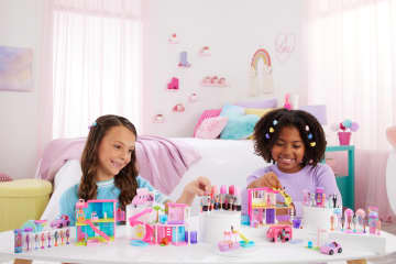 Barbie Mini Barbieland Poppenhuis Speelsets Met Pop Van Bijna 4 Cm, Meubels En Accessoires (Stijlen Kunnen Variëren) - Image 6 of 6