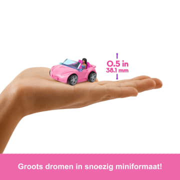 Barbie Mini Barbieland Set Met Pop En Voertuig, Pop (Bijna 4 Cm) En Cabriolet Met Kleurverandering - Image 4 of 6