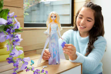 Disney Die Eiskönigin Spin & Reveal Elsa Puppe - Image 2 of 6