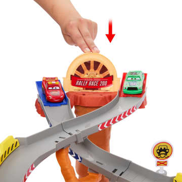 Conjunto Circuito De Carreras De Rescate De La Serie Rescate A Toda Máquina En Radiador Springs De Disney Pixar Cars Con Cuatro Coches De Juguete - Image 4 of 6