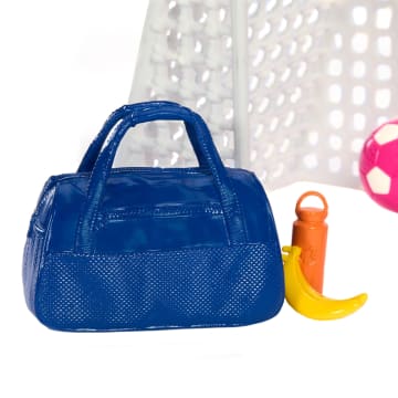 Barbie Futbol Oyun Seti, 2 Bebek 15 Aksesuar, 2 Kale, 2 Futbol Topu Ve Daha Fazlası - Image 6 of 6