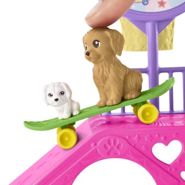 Barbie Speelgoed, Chelsea Pop En Accessoires, Skatebaanspeelset Met 2 Puppy'S En Meer Dan 15 Onderdelen - Image 3 of 8