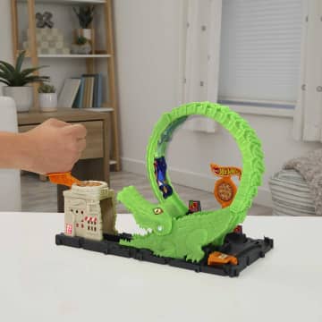 Hot Wheels Düşmanlarla Mücadele Serisi Oyun Seti, Pist Seti Ve 1 Oyuncak Araba - Image 2 of 4