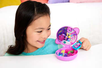 Polly Pocket Planet Polly Compact Playset With 1 Micro Doll And Pet Puppy, Travel Toy With Themed Accessories - Bild 2 von 6