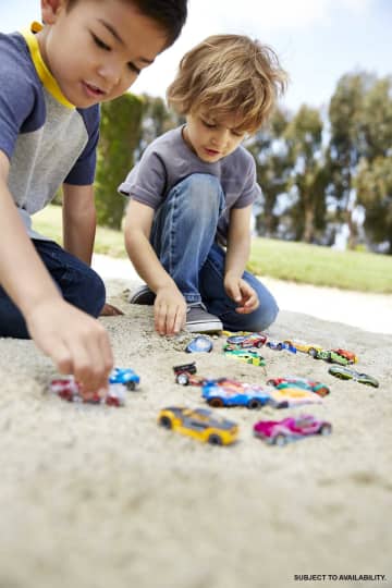 Hot Wheels 20-Car Pack, 20 1:64 Scale Toy Vehicles For Kids 3 Years & Older - Imagen 12 de 12