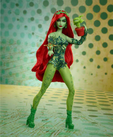 Barbie Poupée  Signature Poison Ivy Collector avec Corps Posable, Tenue Iconique, & Accessoires, DC Batman 85ème anniversaire - Image 2 of 6