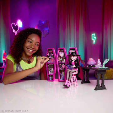 12'Den Fazla Aksesuar Ve Sürpriz Dönüşümler Içeren Monster High Draculaura'nın Gizli İksir Odası Oyun Seti - Image 2 of 6