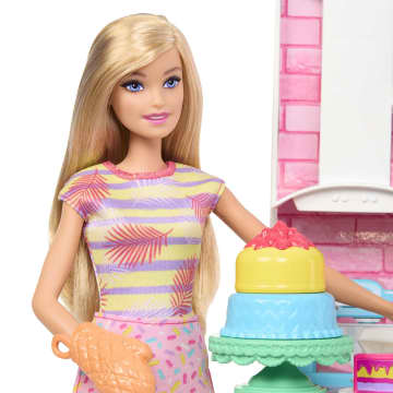 2 Bebek, Fırın Ve 15'Ten Fazla Aksesuarıyla Barbie Brooklyn Ve Malibu Pasta Yapıyor Oyun Seti - Image 3 of 6