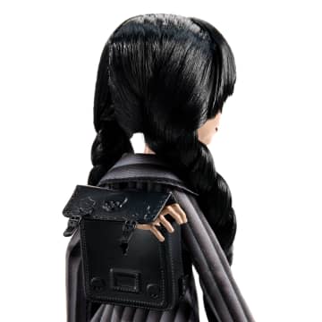Συλλεκτική Κούκλα Monster High Wednesday School Outfit, Wednesday Addams Με Στολή Της Ακαδημίας Nevermore Και 'Πράγμα' - Image 4 of 6