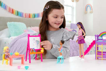 Barbie Skipper Eerste Baantjes Dagopvang Speelset, Met 3 Poppen, Meubels En Meer Dan 15 Accessoires - Image 2 of 2