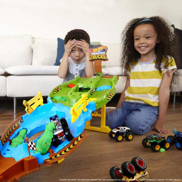 2 Adet 1:64 Ölçekli Oyuncak Arabasıyla Hot Wheels Monster Trucks Oyun Seti - Image 2 of 6