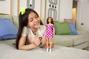 Barbie Fashionistas Puppe (Vitiligo) Im Schulterfreien Polka Dot Kleid - Image 2 of 6
