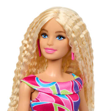 Muñeca N.223 Barbie Fashionistas Rubia Con Un Conjunto Y Accesorios Inspirados En El Estilo Totally Hair, 65. Aniversario - Imagen 3 de 6