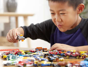 Hot Wheels 20-Car Pack, 20 1:64 Scale Toy Vehicles For Kids 3 Years & Older - Imagen 10 de 12
