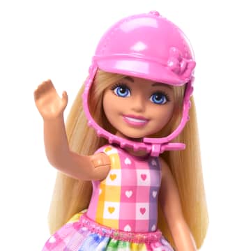 Barbie Chelsea Speelset Met Pop En Paard, Inclusief Helmaccessoire, Pop Maakt Kniebuigingen Om Pony Te 'Berijden' - Image 3 of 6