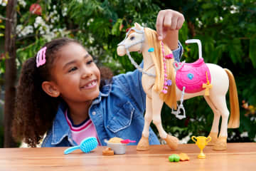 Barbie Mysteries: The Great Horse Chase, Interactief Speelgoedpaard Met Geluiden, Muziek En Accessoires - Image 2 of 5