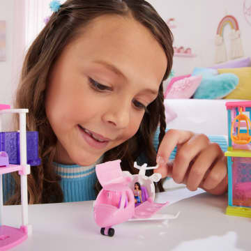 Barbie Mini Barbieland Puppen- Und Fahrzeugset Mit Ca. 4 Cm Großer Puppe Und Traumflugzeug Mit Farbwechsel - Bild 2 von 6