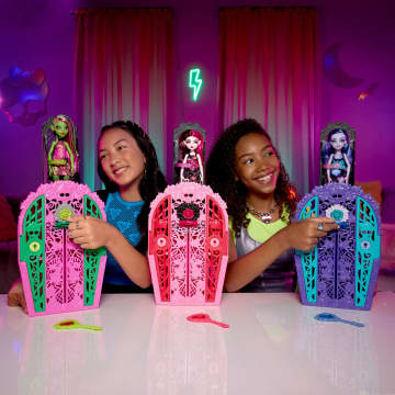Monster High Gizemli Arkadaşlar Gizemli Bahçe Oyun Seti Ve Bebek, 19'Dan Fazla Sürpriz - Image 2 of 6