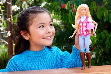 Barbie Mysteries The Great Horse Chase Barbie 'Malibu' Pop Met Paardrijkleding En Accessoires - Imagen 2 de 6