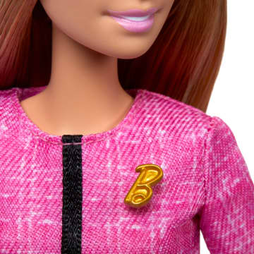 Barbie Toekomstige Leiderpop, Blond, Die Een Outfit Draagt Met 2 Gouden Armbanden En Speld, Bevat Sticker - Image 3 of 4