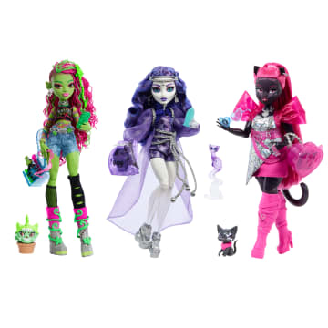 Monster High Spectra Vondergeist Fashion Doll With Pet Ferret Rhuen And Accessories - Image 6 of 6