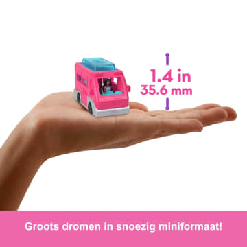 Barbie Mini Barbieland Set Met Pop En Voertuig, Pop (Bijna 4 Cm) En Droomcamper Met Zwembad Met Kleurverandering - Imagen 4 de 6