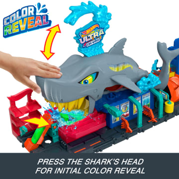 Hot Wheels City Ultra Shark Car Wash With Color Reveal Toy Car Featured in “Let's Race” - Image 3 of 6