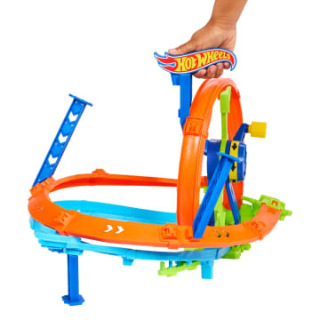 Hot Wheels Hızlı Fırlatma Ve Döngü Parkuru Oyun Seti Ve 1:64 Ölçekli Metal Oyuncak Araba, Çarpışma Temalı Pist Seti - Image 4 of 6