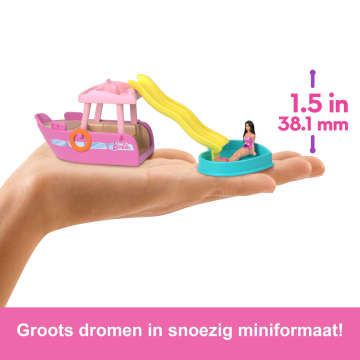 Barbie Mini Barbieland Set Met Pop En Voertuig, Pop (Bijna 4 Cm) En Droomboot Met Kleurverandering - Imagen 4 de 6