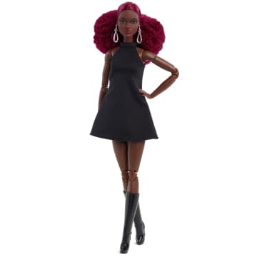 Muñeca De Coleccionista Barbie Basics Modelo 03 Con Pelo Rojo Rizado, Vestido Negro Y Botas - Image 2 of 6