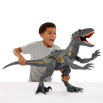 Jurassic World: Il Regno Distrutto, Dinosauro Giocattolo, Action Figure Di Indoraptor Super Colossale - Image 1 of 6