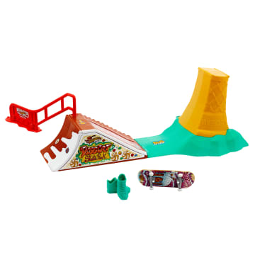 Hot Wheels Skate Acrobazie Golose, Skate Park Con 1 Esclusivo Fingerboard E 1 Paio Di Scarpine Da Skate Rimovibili - Image 1 of 6