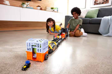 Hot Wheels Racerverse Batman's Escape Chase Track Set, Vehicle Transforms Into 3-Lane Racetrack With 2 Die-Cast Toy Cars - Image 2 of 6