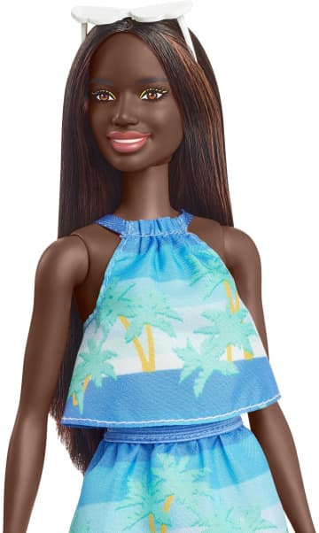 Barbie - Barbie Aime L’Océan - Poupée Cheveux Noirs En Plastique Recyclé - Poupée Mannequin - 3 Ans Et + - Imagen 5 de 6