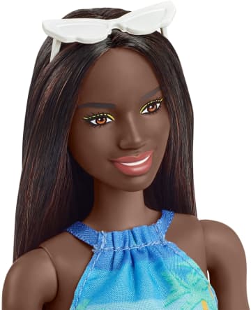 Barbie - Barbie Aime L’Océan - Poupée Cheveux Noirs En Plastique Recyclé - Poupée Mannequin - 3 Ans Et + - Imagen 3 de 6