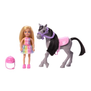 Barbie Chelsea Speelset Met Pop En Paard, Inclusief Helmaccessoire, Pop Maakt Kniebuigingen Om Pony Te 'Berijden' - Imagen 5 de 6