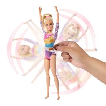 Barbie Turnen Speelset Met Blonde Modepop, Evenwichtsbalk, 10+ Accessoires En Saltofunctie - Imagen 3 de 6