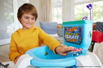 Conjunto Flush & Go Skate Bowl De Hot Wheels Skate Con 1 Tabla “Fingerboard” Exclusiva Y Un Par De Zapatillas Para Montar En Monopatín Intercambiables - Image 2 of 6