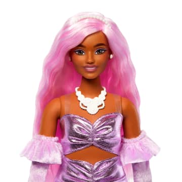Κούκλα Barbie Deluxe Style #1 Με Γυαλιστερό Ροζ Φόρεμα Barbiecore Με Βελούδινα Γάντια Και Ροζ Μαλλιά - Image 3 of 6