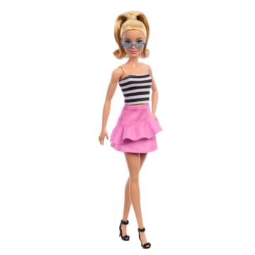 Muñeca Barbie Fashionistas N. 213 Del 65 Aniversario Con Pelo Rubio, Top De Rayas, Falda Rosa Y Gafas De Sol - Image 1 of 6