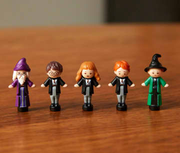 Estuche De Harry Potter Para Coleccionistas Con Conjunto De Juego Y Muñecos De Polly Pocket - Image 4 of 6